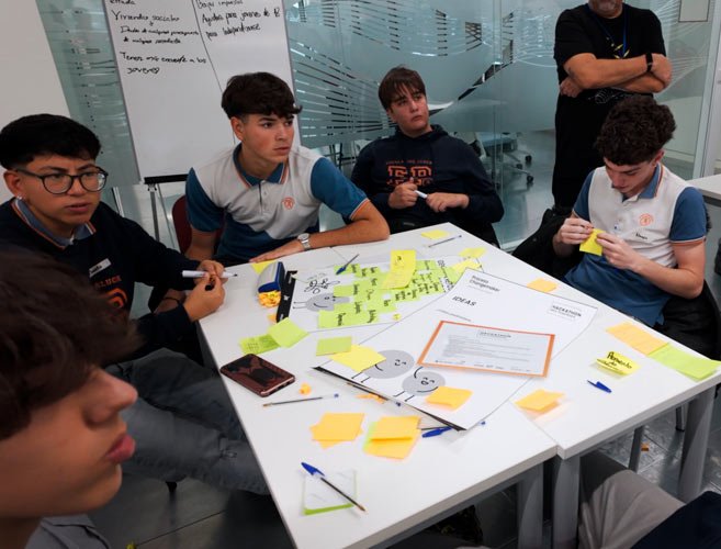 carrusel-Hackathon-Multiempresa-jovenes-3